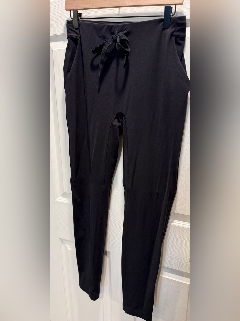 lululemon Black Drawstring Slim Fit Athletic Pants Women’s Size 6 Gummy Logo - Picture 3 of 11
